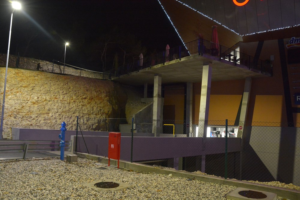 PULA, 20. 12. 2018. MAX CITY STOJA, MUŠKARAC PAO S TERASE, snimio Neven LAZAREVIĆ